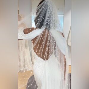 Pronovias Pearl veil. Cathedral length. Never worn NWT
